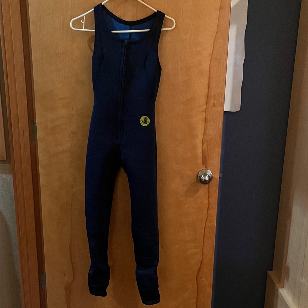 Body Glove Womens front zip Sleeveless spring suit small.